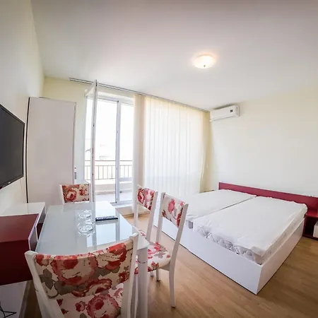 内塞巴尔堡俱乐部公寓酒店 *