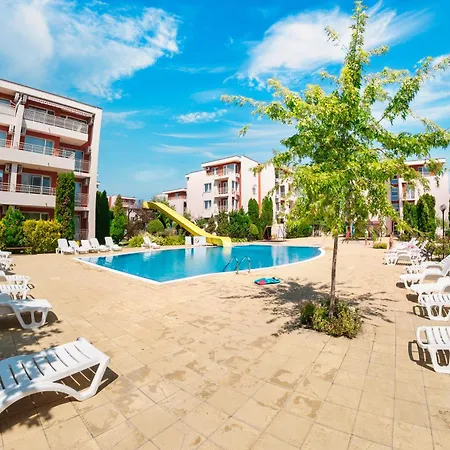 内塞巴尔堡俱乐部公寓酒店 *